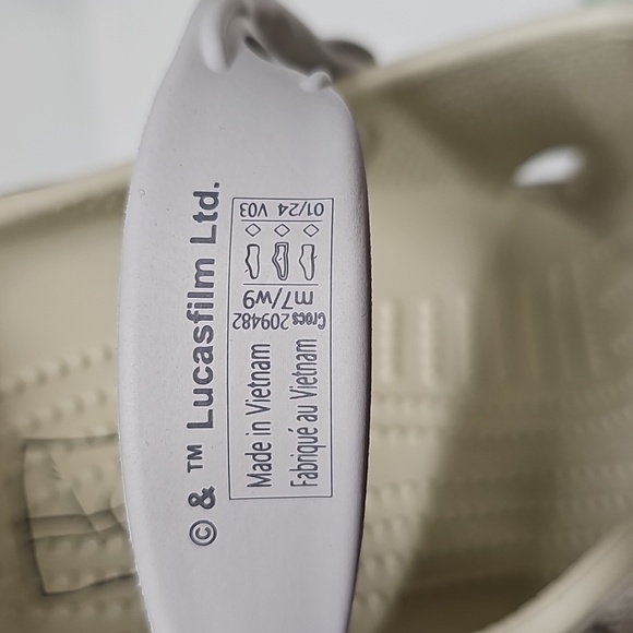 Crocs Star Wars Grogu Classic Clog, Mens Size 7 Womens Size 9, Almost New - Picture 11 of 13